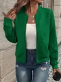 Dettaglio di un bomber verde da donna con trama a rombi e finiture a coste eleganti - Verde