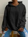 Vista de detalle de sudadera negra con capucha y patrones de punto de ocho texturizados - S / Tops / Negro