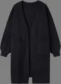 Detailansicht einer langen schwarzen Strickjacke mit zwei Taschen für Damen im Winter - S / Oberteile / Schwarz