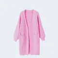 Modischer langer rosa Strickcardigan für Damen mit zwei Vordertaschen und offenem Design - S / Rosa