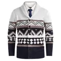 Detailansicht der Herren-Strickjacke mit geometrischem Muster im britischen Stil - Weiß
