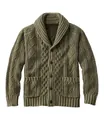 Detailansicht eines klassischen olivgrünen Herrenstrick-Cardigans mit Schalkragen und Zopfmuster - Olivgrün