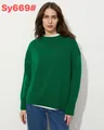 Maglione in maglia verde girocollo di alta qualità indossato da modella per un look casual - Verde Scuro
