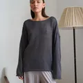 Pull en maille ajourée gris foncé pour femme, coupe ample et col rond élégant et raffiné - Gris