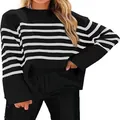 Vista dettagliata della morbida trama a maglia di questo maglione a righe bianche e nere - Taglia S / Top / Nero