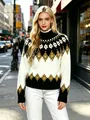 Vista dettagliata del maglione in maglia jacquard Fair Isle da donna con collo alto - Giallo