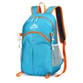 Mochila deportiva ligera azul y naranja para exteriores, senderismo, ciclismo y viajes. - 20-35L / Azul claro