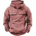 Detailansicht des staubrosafarbenen Herren-Kapuzenpullovers mit praktischen Taschen - S / Oberteile / Fuchsia