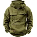 Detail eines olivgrünen taktischen Kapuzenpullovers mit mehreren Taschen - Armeegrün