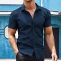 Chemise classique à manches courtes bleu marine pour hommes, coupe ajustée décontractée - S / Hauts / Bleu marine