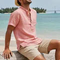 Camisa de playa vintage de lino para hombre en rosa salmón con manga corta y botones - S / Tops / Rosa