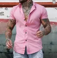 Camicia da uomo rosa a maniche corte, vestibilità slim, stile casual con bottoni - Rosa