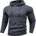 Vista detallada del patrón de punto jacquard gris en un suéter con capucha para hombre - S / Tops / Gris Oscuro