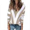 Suéter de punto a rayas con cuello en V holgado para mujer moderna en caqui y blanco - S / Tops / Caqui