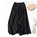Pantaloni culotte neri in cotone e lino a vita alta abbinati a scarpe da ginnastica e borsa - Taglia S / Pantaloni e gonne / Nero