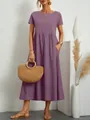 Vue détaillée d'une robe longue violette à manches courtes, texture froissée et taille élastique - Mauve Clair