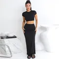 Modisches schwarzes zweiteiliges Set mit kurzem Crop-Top und langem Rock mit hoher Taille. - S / Oberteil Und Unterteil / Schwarz