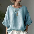 Camicia ampia da donna in azzurro stile lino con scollo rotondo e spalle scese, comoda - Taglia M / Top / Celeste