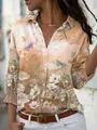 Vista detallada del estampado vintage de mariposas y flores en esta camisa de manga larga - 3XL / Tops / Estampado de Mariposa Floral en Tonos Tierra