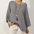 Détail d'un chemisier en coton et lin gris avec col rond et manches raglan élégant. - S / Hauts / Gris