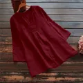 Gros plan sur la texture du tissu en coton et lin bordeaux de ce haut ample pour femme. - S / Hauts / Bordeaux