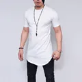 Dettaglio di una maglietta da uomo slim in cotone fiammato bianco con bordo arrotondato - Taglia M / Top / Bianco