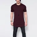 Dettaglio della t-shirt bordeaux da uomo vestibilità slim in cotone fiammato con orlo curvo - Taglia M / Top / Borgogna
