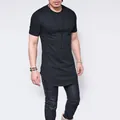 Dettaglio della t-shirt da uomo in cotone fiammato slim fit con bordo inferiore curvo - Taglia M / Top / Nero