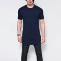 Dettaglio della maglietta da uomo slim fit blu navy in cotone slub con orlo curvo - Taglia M / Top / Blu Marino