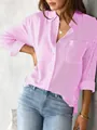 Dettaglio di una camicetta casual a righe verticali bianche e rosa con maniche lunghe - Taglia S / Top / Rosa