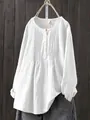 Detalle de blusa blanca de algodón y lino con elegantes pliegues frontales y botones. - M / Tops / Blanco