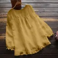 Vista trasera de una blusa holgada de algodón y lino amarillo mostaza con volantes - S / Tops / Amarillo