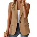 Detailopname van een mouwloos blazer-vest voor dames in camelkleur met één knoop. - S / Top (Mouwloos) / Khaki
