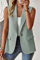 Gedetailleerde weergave van een stijlvolle saliegroene mouwloze blazer-vest met één knoopsluiting - S / Tops / Mouwloze stijl / Lichtgroen