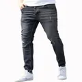 Vue détaillée du jean slim extensible gris foncé pour homme avec des effets de déchirure - S(28) / Noir