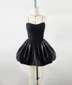Vista dettagliata frontale di abito nero a fascia con corsetto e gonna a palloncino - XL / Nero