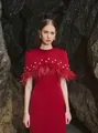 Detalle de vestido rojo de Navidad con plumas de avestruz y tréboles de diamantes - S / Top Y Pantalón / Rojo