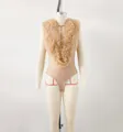 Detailansicht eines eleganten V-Ausschnitt Bodysuits mit voluminösem Tüllkragen - XS / Oberteil Und Unterteil / Aprikose