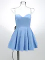 Mini vestido azul claro con tirantes finos, encaje y falda acampanada en maniquí - XS / Tops / Azul