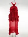 Detalle de vestido largo rojo con volantes y cuello halter con elegante flor en 3D. - XS / Vestidos / Rojo