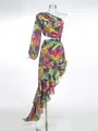 Detalle de vestido largo con estampado tropical, un hombro y dobladillo con volante - XS / Pluma Cebra Verde