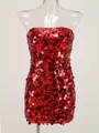 Primer plano del vestido palabra de honor de lentejuelas rojas para fiestas elegantes - XS / Tops / Rojo con lentejuelas