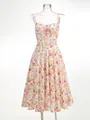 Vestido midi con estampado floral, tirantes finos y detalle de lazo en un maniquí - XS / Floral Rosa Fragmentado