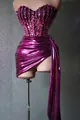 Detailansicht des funkelnden Korsetts mit Strass und des metallischen Minirock-Sets. - XS / Oberteil Und Unterteil / Lila