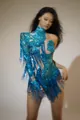 Dettaglio squisito del mini abito da festa blu scintillante con paillettes e frange - Taglia S / Blu lago