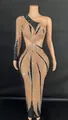 Funkelndes One-Shoulder-Abendkleid mit Strasssteinen und Ausschnitten in Nude und Schwarz - Schwarz