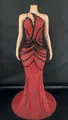 Elegantes rotes One-Shoulder-Abendkleid mit schwarzen Pailletten und bodenlangem Saum. - S / Unterteile / Scharlachrot