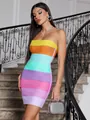 Vista dettagliata di un vivace mini abito bandage a righe arcobaleno per le feste - Taglia S / Top e Pantaloni / Arcobaleno