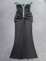 Dettaglio di elegante abito da sera nero con decorazioni in strass e spalline scoperte - Taglia S / Top / Nero