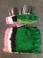 Dettaglio di completi bandage colorati con top di strass e minigonne con frange - Taglia S / Top e Pantaloni / Nero